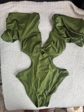 Noel Olive Green Ruffle Sleeve Twist-Front Cutout One-Piece Swimsuit Beachwear L